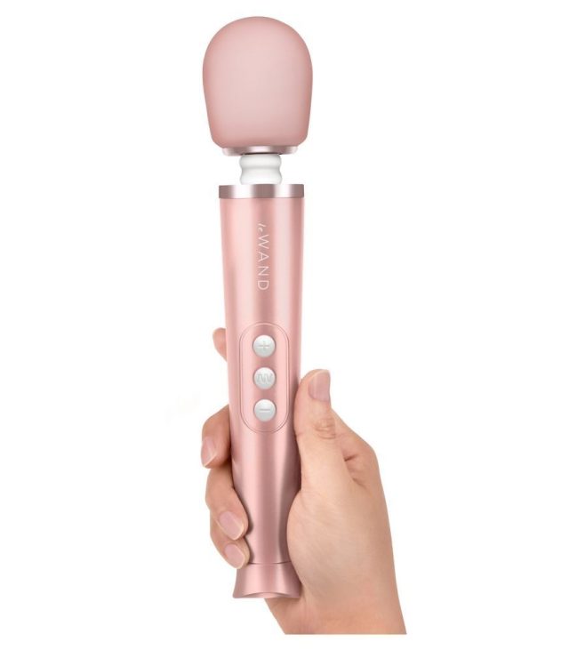 Le Wand Petite Gold Travel Rechargeable Wand - Image 2