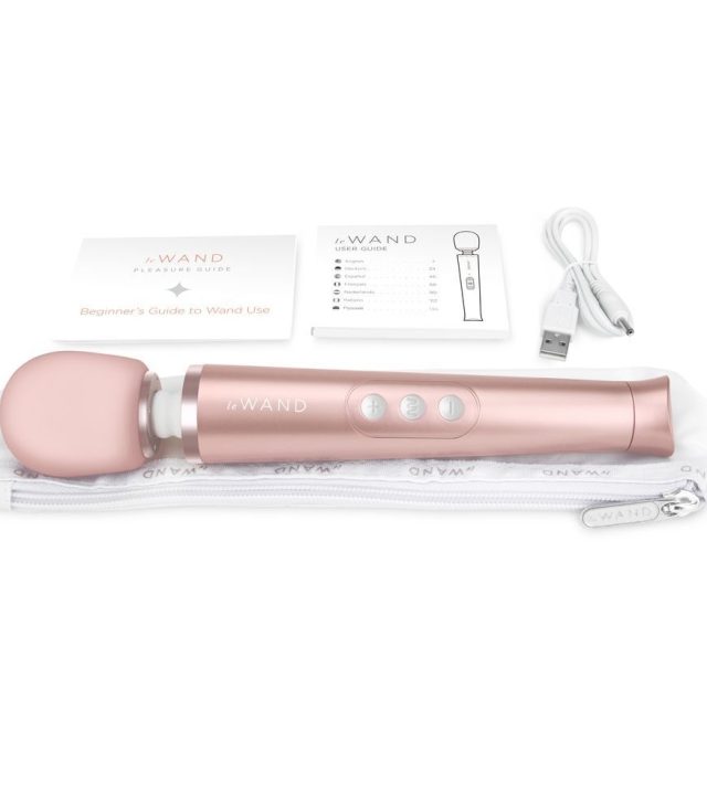 Le Wand Petite Gold Travel Rechargeable Wand - Image 3